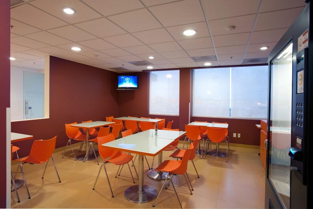 City Express Junior By Marriott Toluca Aeropuerto Exterior foto