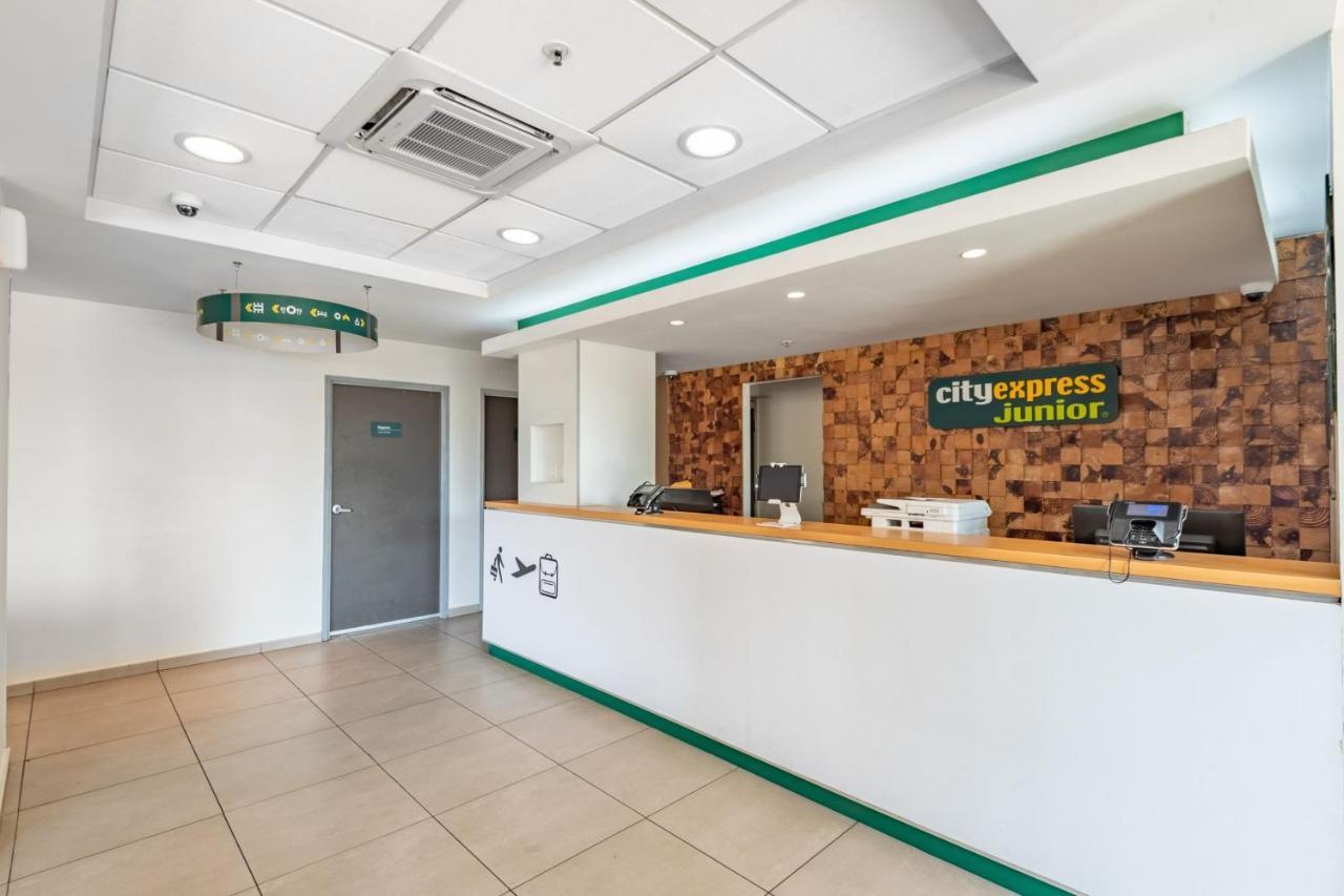 City Express Junior By Marriott Toluca Aeropuerto Exterior foto