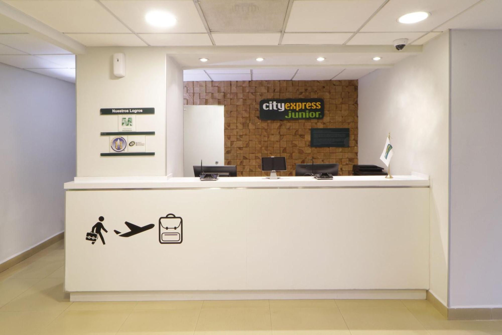 City Express Junior By Marriott Toluca Aeropuerto Exterior foto