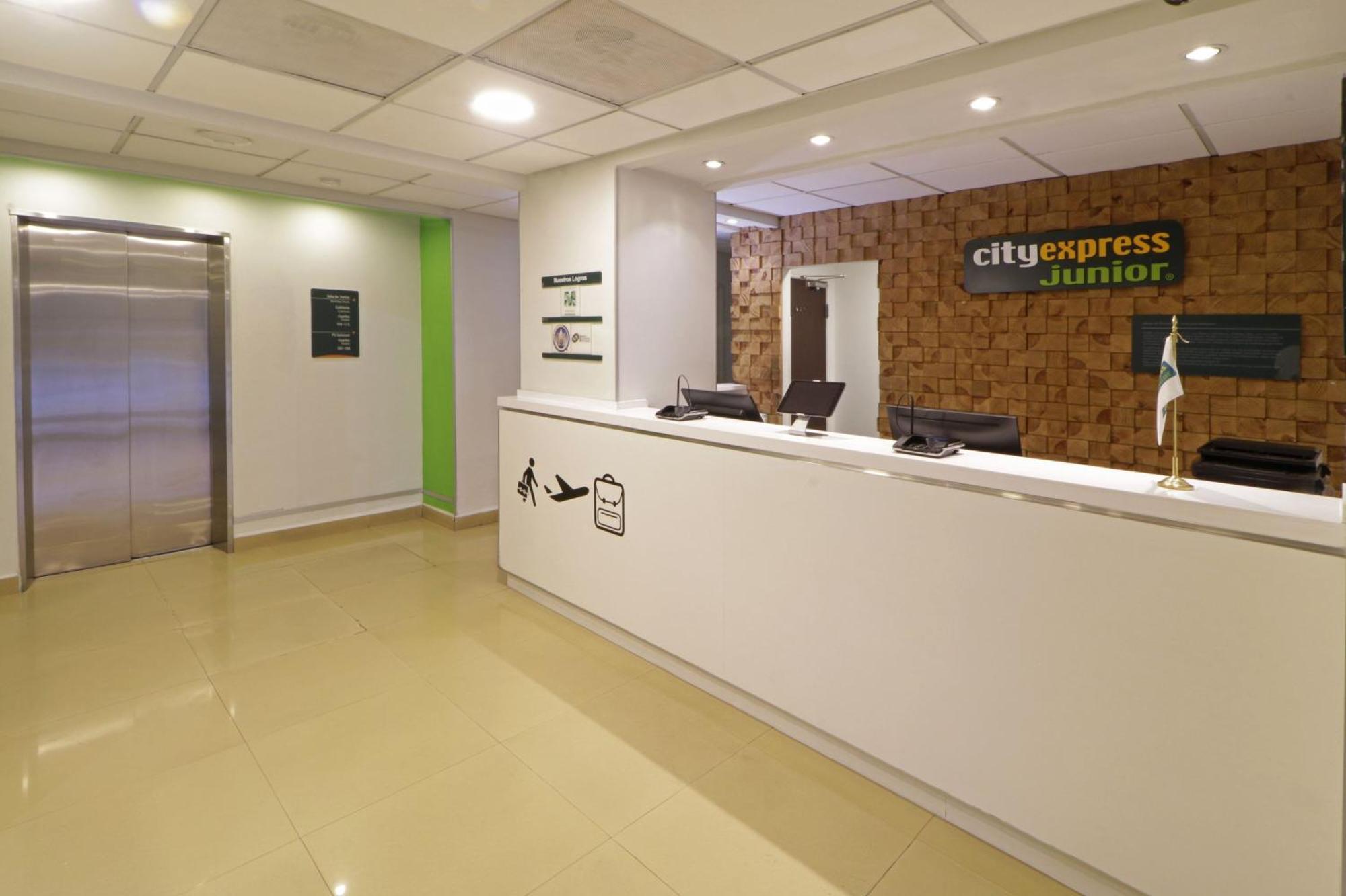 City Express Junior By Marriott Toluca Aeropuerto Exterior foto